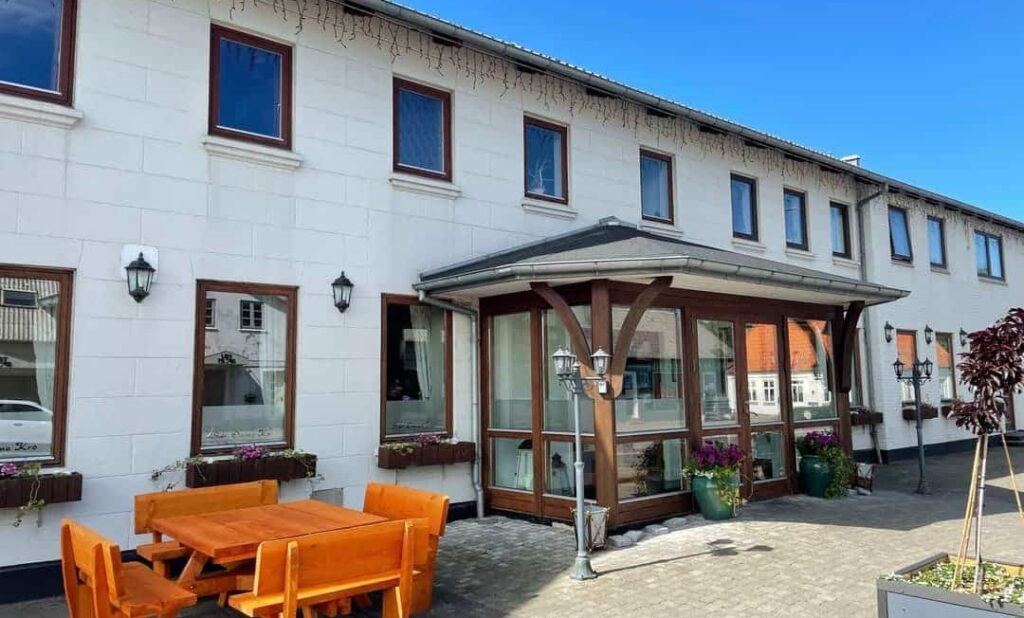 udenfor hoveddøren til Reception